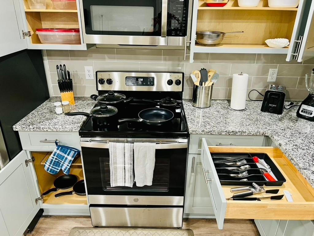 Apt 2 Bedrooms 2 Full Baths Free Parking & Free Laundry In Unit The Woodlands Exterior photo