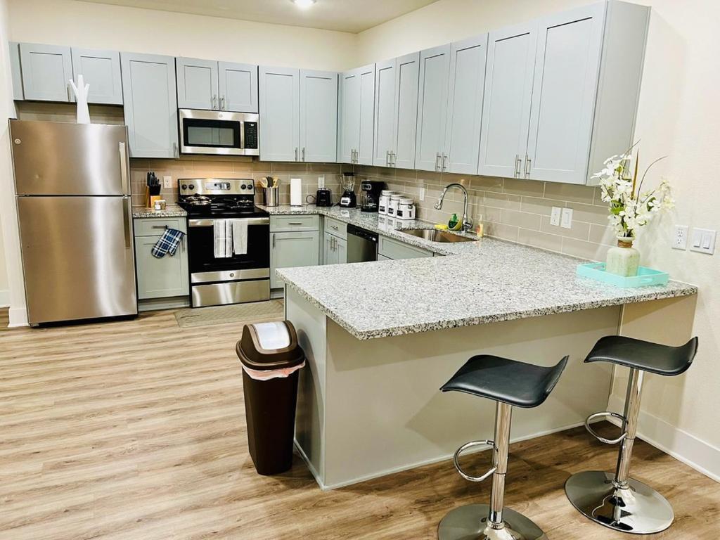 Apt 2 Bedrooms 2 Full Baths Free Parking & Free Laundry In Unit The Woodlands Exterior photo
